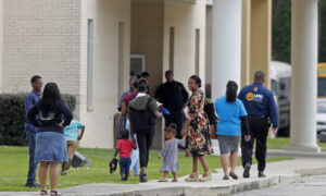 Hundreds at Louisiana Church Flout CCP Virus Gatherings Ban