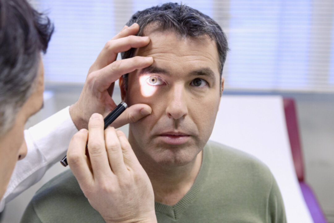 While lockdowns across the country slowed the spread of COVID, it more than doubled the amount of time Australians spent with their eyes glued to the small screen.(Illustration - Image Point Fr/Shutterstock)