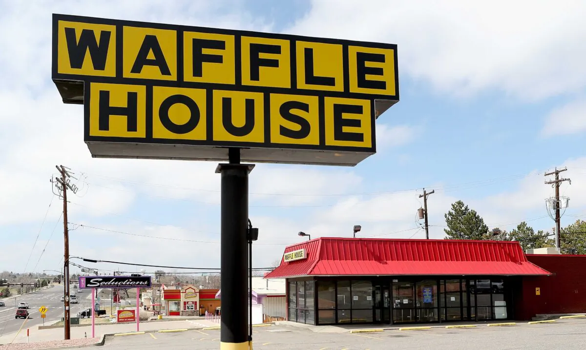 A Waffle House restaurant sits closed after the restaurant chain closed at least 420 locations due to the COVID-19 crisis in Thornton, Col., on March 26, 2020. (Matthew Stockman/Getty Images)