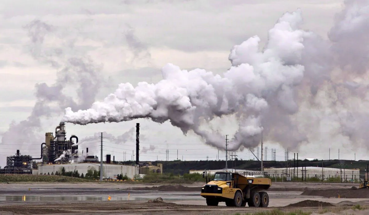 A dump truck works near the Syncrude oilsands extraction facility near the city of Fort McMurray, Alberta, in a file photo. (The Canadian Press/Jason Franson)