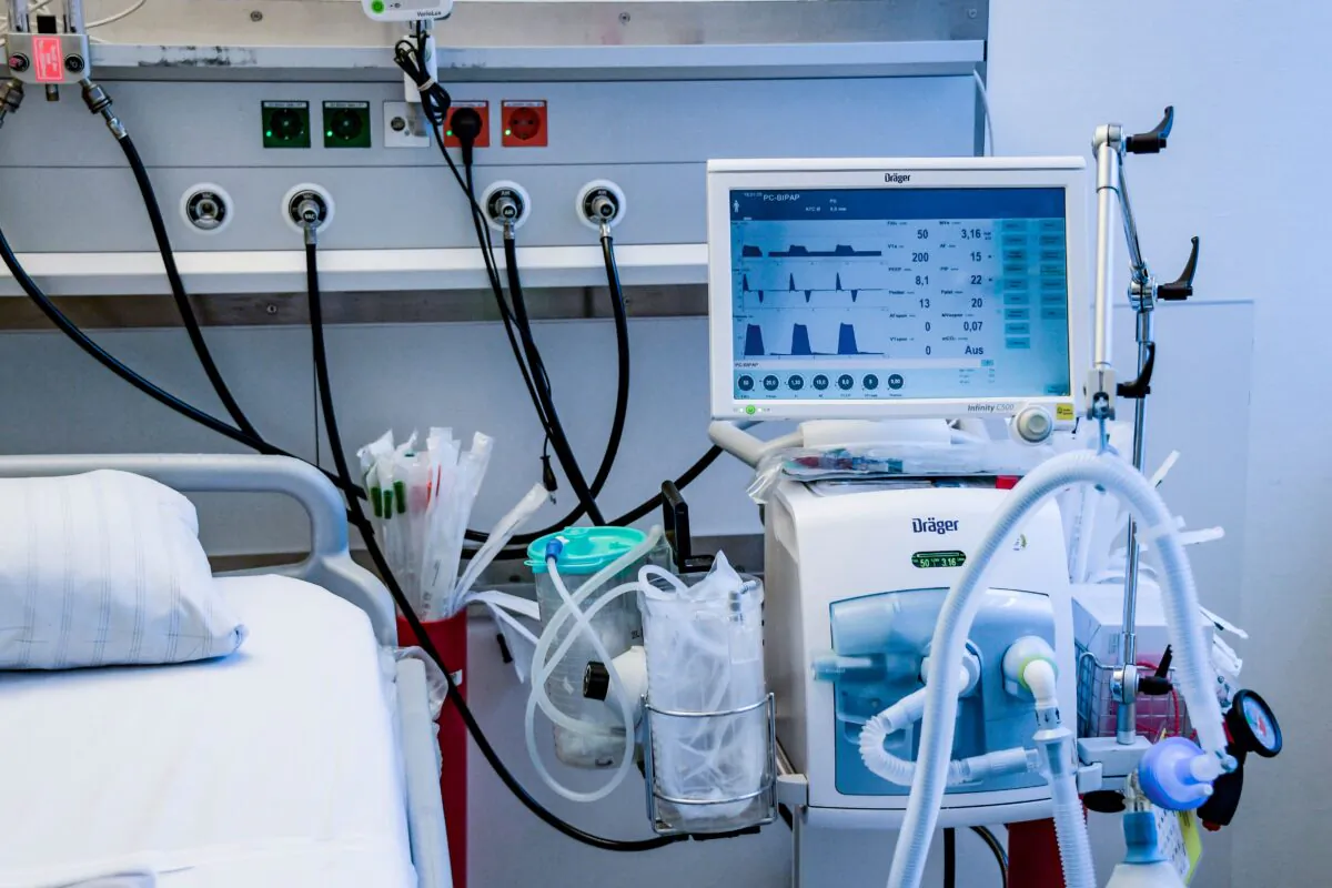 A ventilator is pictured during an instruction of doctors at the Universitaetsklinikum Eppendorf in Hamburg, on March 25, 2020. (Axel Heimken/Pool/AFP via Getty Images)