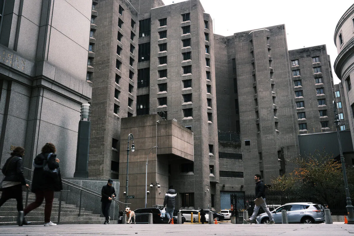 The Metropolitan Correctional Center, which is operated by the Federal Bureau of Prisons, stands in lower Manhattan on November 19, 2019 in New York City. (Spencer Platt/Getty Images)