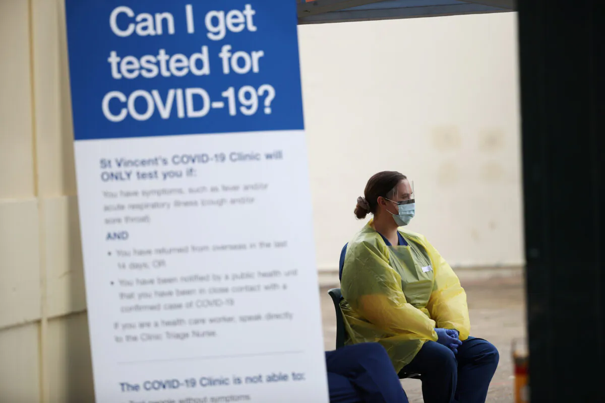 A healthcare professional waits at a pop-up clinic testing for the coronavirus disease (COVID-19) at Bondi Beach, after several outbreaks were recorded in the area, in Sydney, Australia April 1, 2020. (Loren Elliot/Reuters)