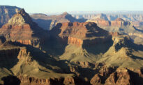 Grand Canyon Park Closes Indefinitely as CCP Virus Cases Surge