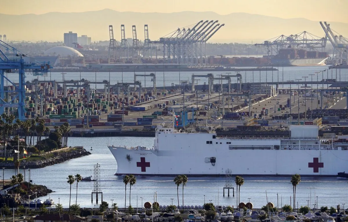 The USNS Mercy enters the Port of Los Angeles in Los Angeles on March 27, 2020. (Mark J. Terrill/AP Photo)