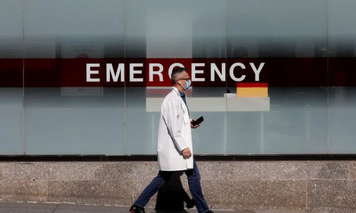 A doctor wears a mask as he walks outside Mount Sinai Hospital in Manhattan during the outbreak of the CCP virus in New York City, New York on April 1, 2020. (Brendan Mcdermid/Reuters)