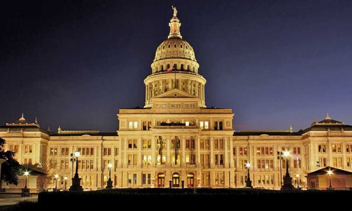 The Texas State Capitol by night in Austin, Texas, on Dec. 18, 2009. (Kumar Appaiah via Wikimedia Commons)