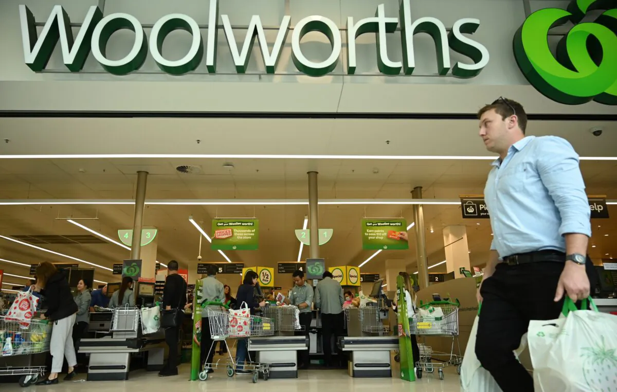 People shop at a Woolworths supermarket in Sydney on March 17, 2020. (PETER PARKS/AFP via Getty Image)