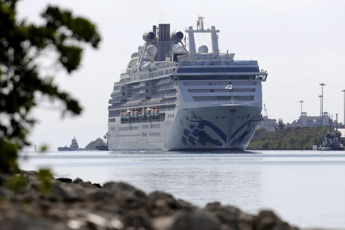 The Coral Princess cruise ship arrives at PortMiami during the CCP virus outbreak, in Miami, on April 4, 2020. (Lynne Sladky/AP)