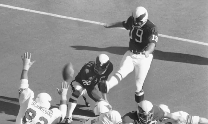 Philadelphia Eagles Tom Dempsey (19) kicks a point after a touch down during the first period on his way to 13 points, during an NFL football game against the St. Louis Cardinals in St. Louis, Mo., on Nov. 22, 1971. (AP Photo)