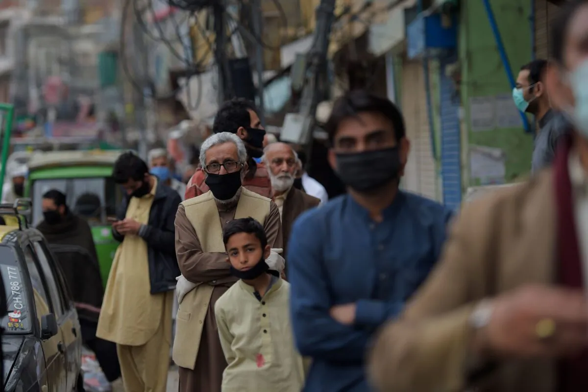 Pakistani peoples line up to pay utility bills in a bank during a government-imposed nationwide lockdown as a preventive measure against the COVID-19 coronavirus in Rawalpindi on March 30, 2020. (FAROOQ NAEEM/AFP via Getty Images)