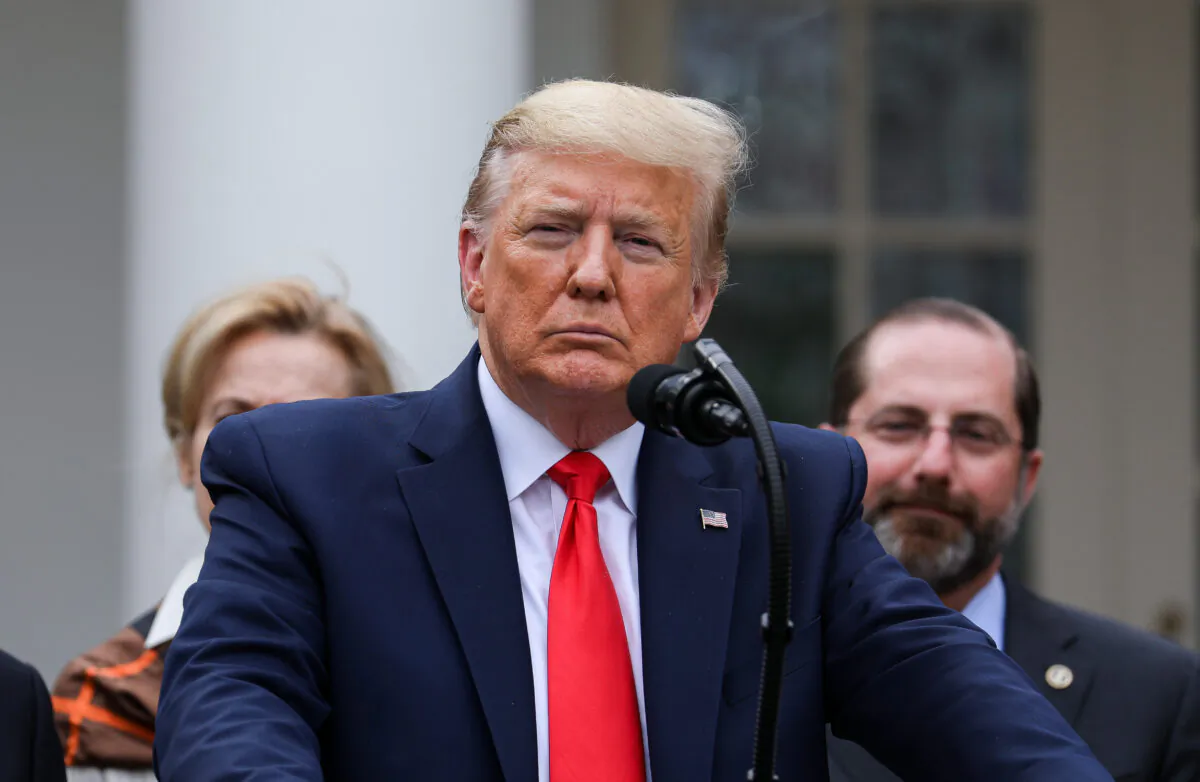 President Donald Trump, flanked by officials and business leaders, announces a national emergency with regard to the CCP virus in the White House Rose Garden in Washington on March 13, 2020. (Charlotte Cuthbertson/The Epoch Times)
