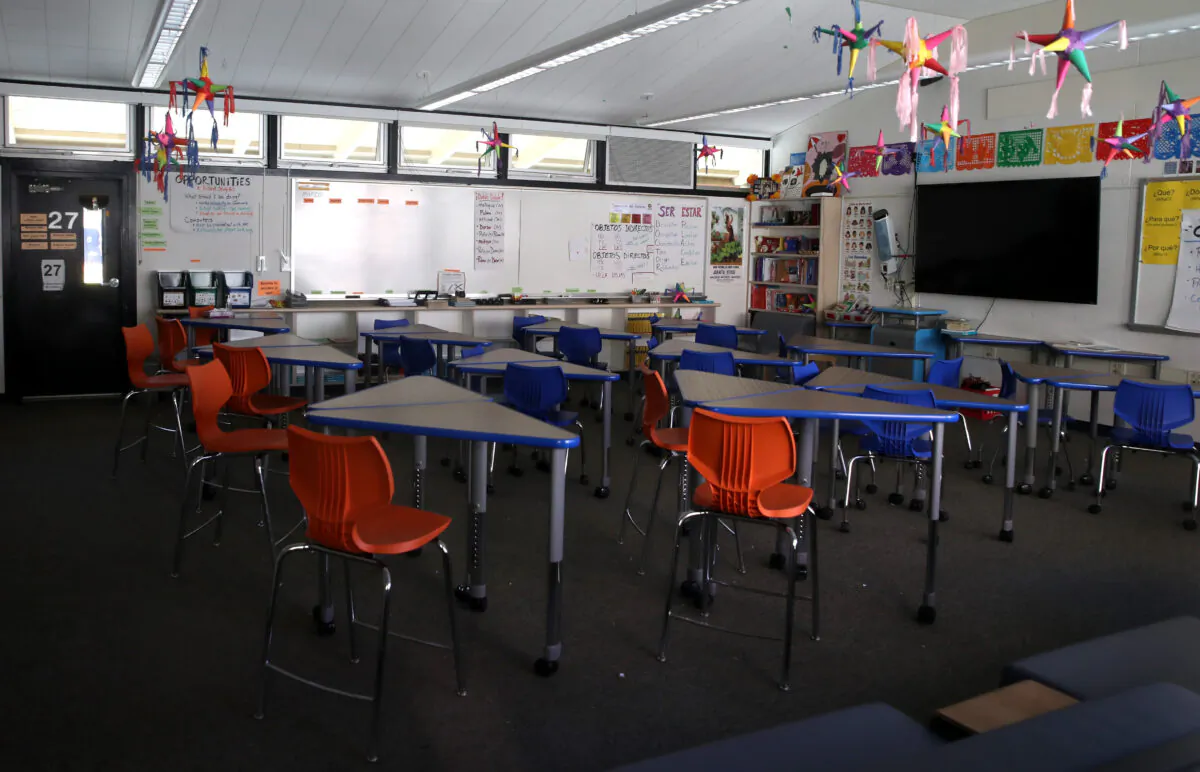 A classroom sits empty at Kent Middle School in Kentfield, Calif., on April 01, 2020. (Justin Sullivan/Getty Images)