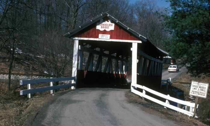 The Burkholder Bridge is seen in Brothersvalley Township, Somerset County, Pennsylvania, on May 22, 1970. (Jerrye & Roy Klotz MD/Wikimedia Commons)