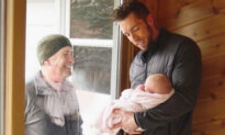 Grandpa Walks 4 Miles to See Newborn Granddaughter Through Glass Door Amid CCP Virus