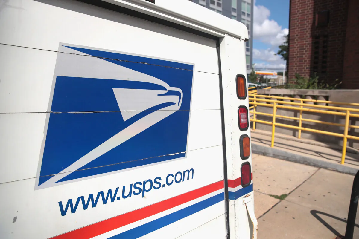 A United States Postal Service (USPS) truck leaves a postal facility in Chicago, Ill., on Aug. 15, 2019. (Scott Olson/Getty Images)