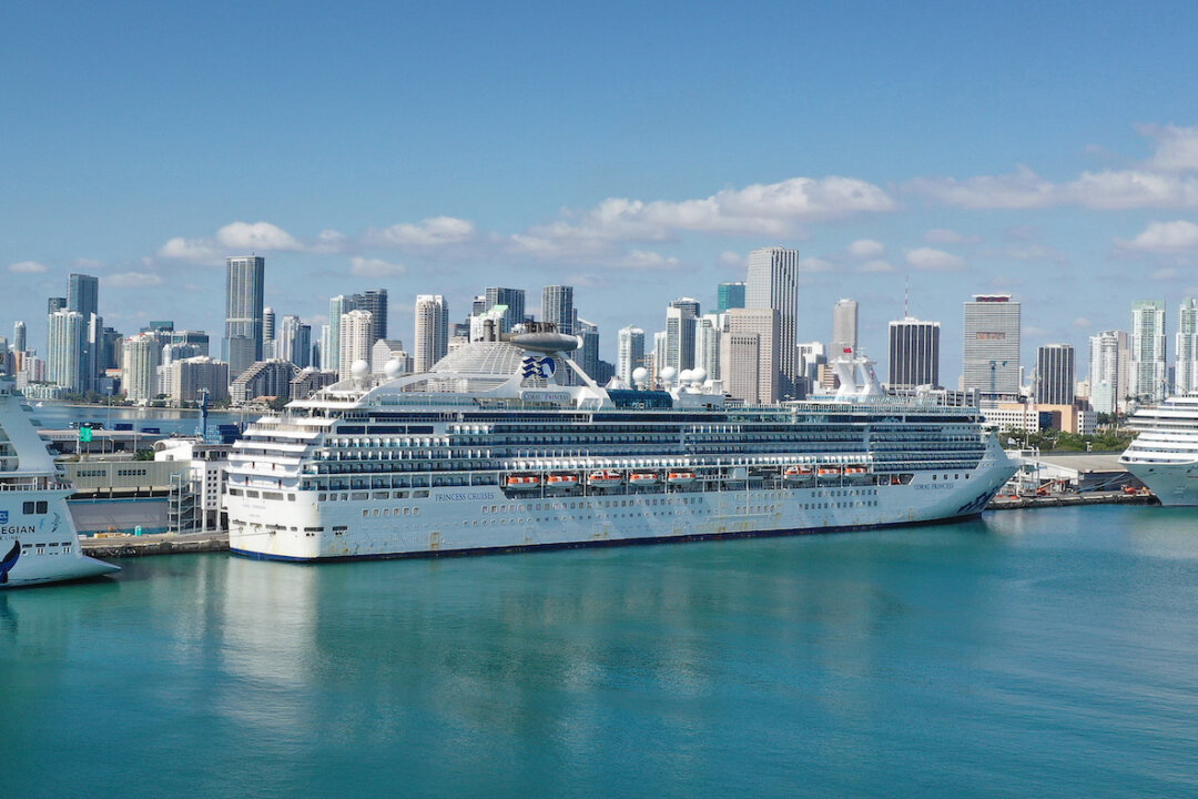 Cruises in US to Use Mandatory Testing to Resume Sailing