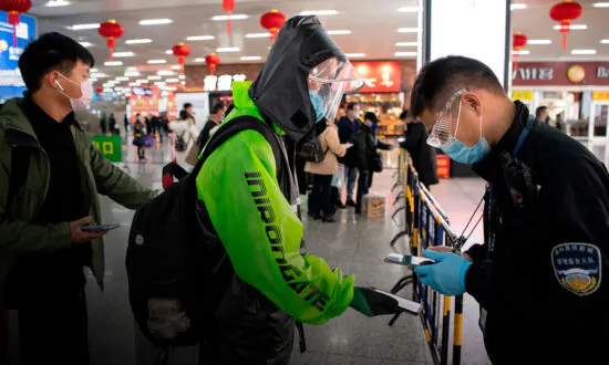 Hubei Resident Has No Confidence in Health Code System
