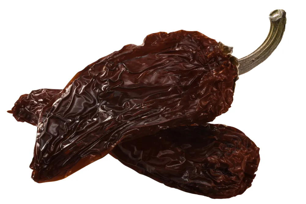 Chipotle peppers are jalapeño peppers that have been fully ripened and then smoke-dried. (Hortimages/Shutterstock)