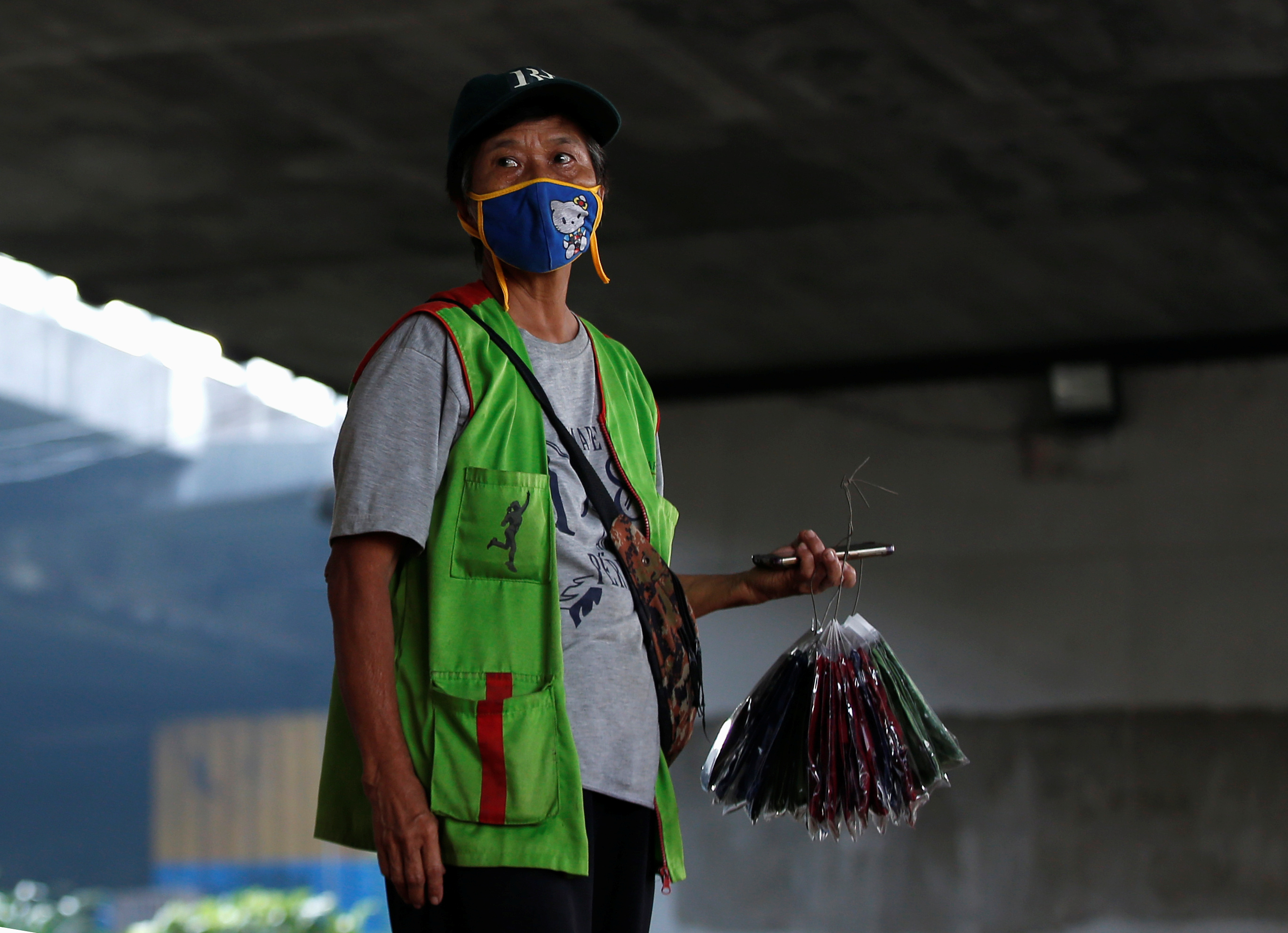 a street vendor offers cloth face masks under a bridge on a main road during the imposition of large-scale social restrictions by the government to prevent the spread of the CCP virus in Jakarta, Indonesia, on April 12, 2020.