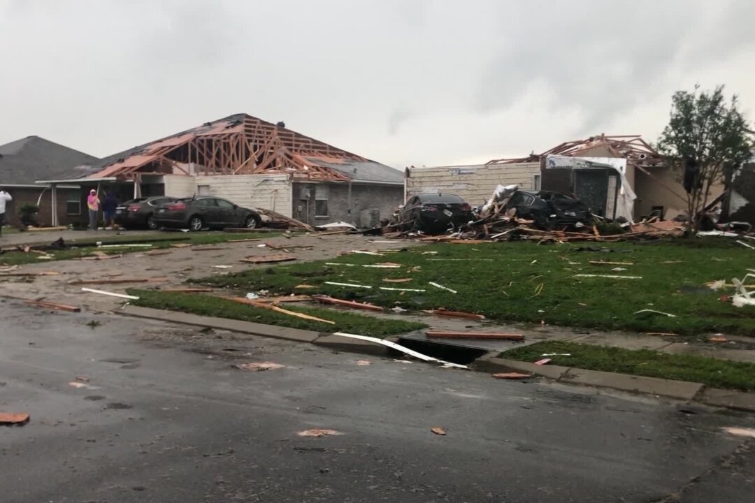 18 Dead in Tornado Outbreak in Southern US, Storms Heading North