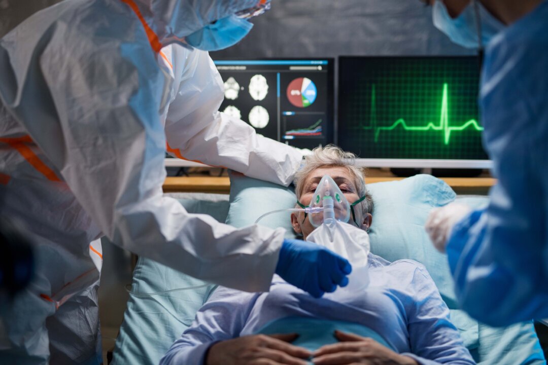 Recovering from COVID-19 is more difficult for elderly patients with certain pre-existing conditions. (Halfpoint/Shutterstock)