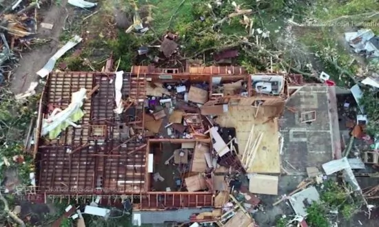 Storm Tears Through Southern States, Killing Over 30