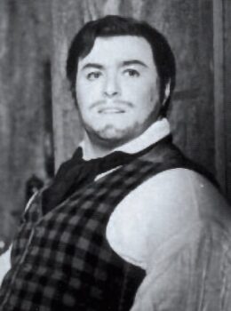 pavarotti debut la boheme