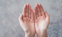 4 Ways Your Palms Can Read Your Personality–What Does Your ‘Heart Line’ Say About You?