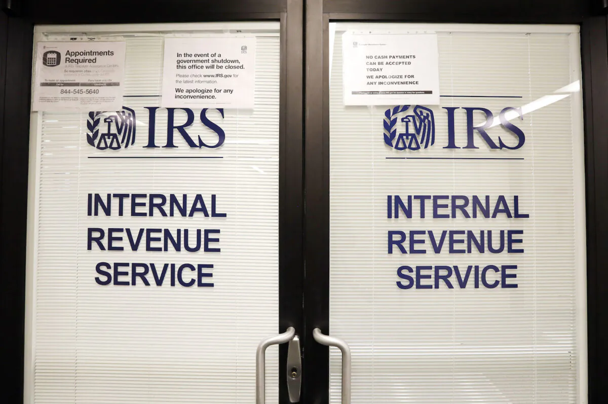Doors at the Internal Revenue Service (IRS) in the Henry M. Jackson Federal Building are locked and covered with blinds as a sign posted advises that the office will be closed during the partial government shutdown in Seattle, on Jan. 16, 2019. (Elaine Thompson/AP)