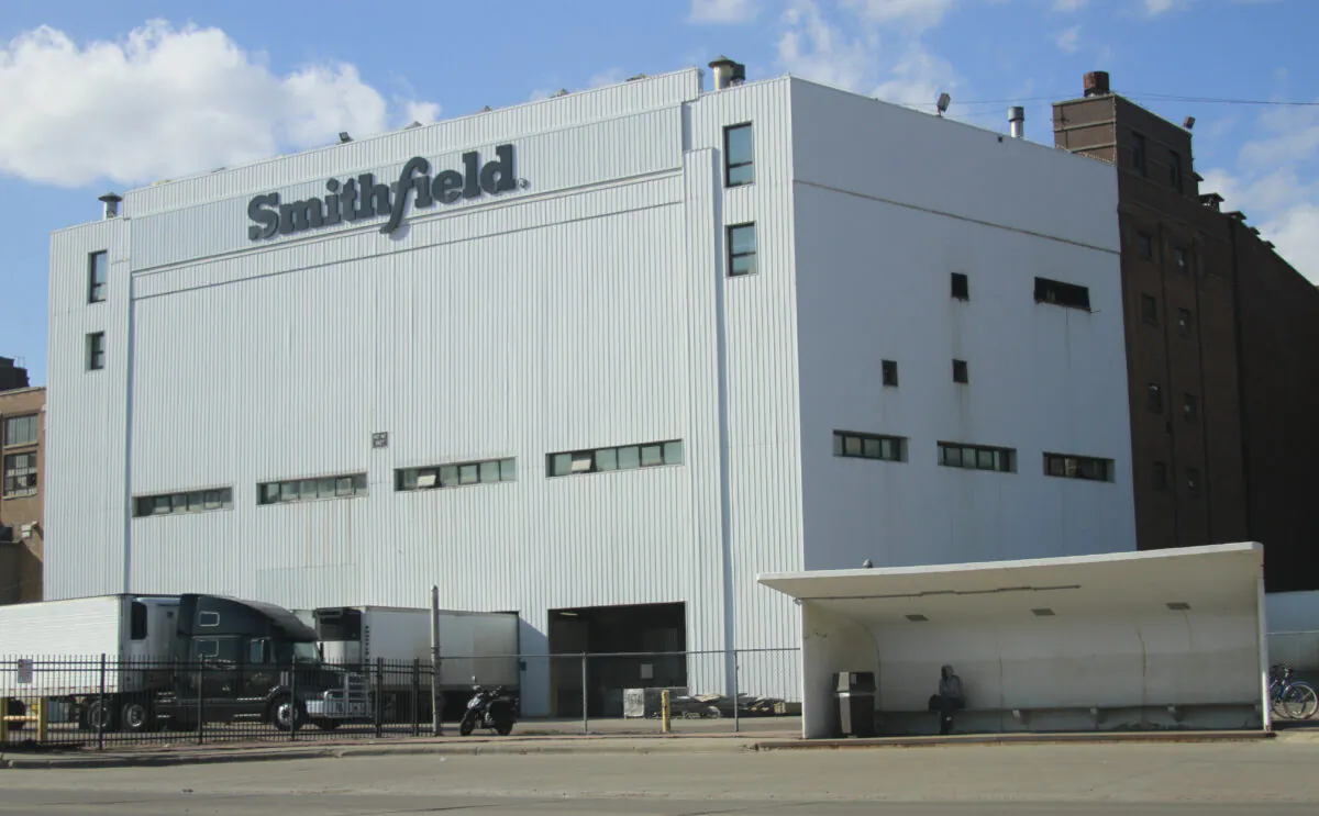 The Smithfield pork processing plant in Sioux Falls, S.D., on April 8, 2020. (Stephen Groves/AP Photo)