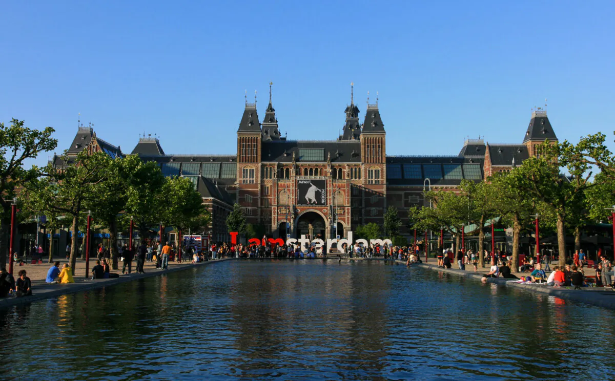 Visit the famous art museums of the world—right now. Façade of the Rijksmuseum as seen from the Museum Square. (CC BY-SA 3.0)