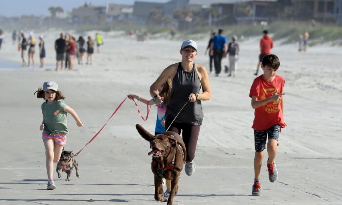 People run on the beach in Jacksonville Beach, Fla., on April 17, 2020. (Sam Greenwood/Getty Images)