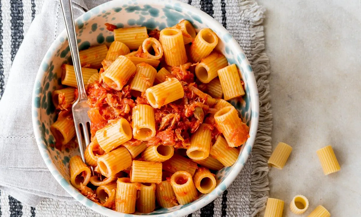 Pasta with tuna and tomato sauce. (Giulia Scarpaleggia)