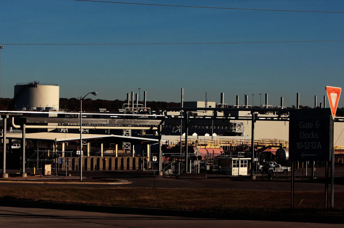 The huge General Motors auto factory is seen in Moraine, a suburb of Dayton, Ohio on Oct. 30, 2008. The sprawling GM plant used to build sport utility vehicles and employed 2,400 people when it was shuttered in December 2008. (Chris Hondros/Getty Images)