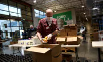 Thousands of Americans Turn to Food Banks Amid Mass Unemployment