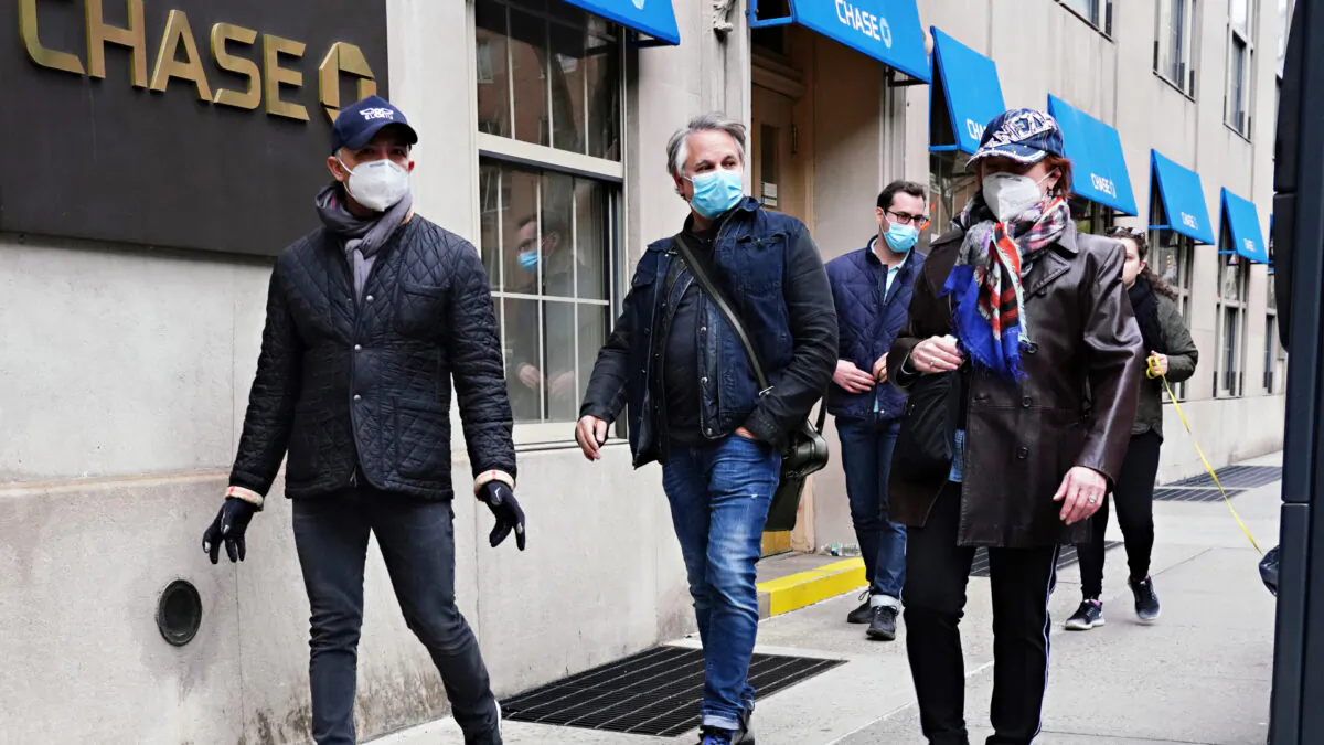 A group of people wear protective masks during the CCP virus pandemic in New York City on April 19, 2020. (Cindy Ord/Getty Images)