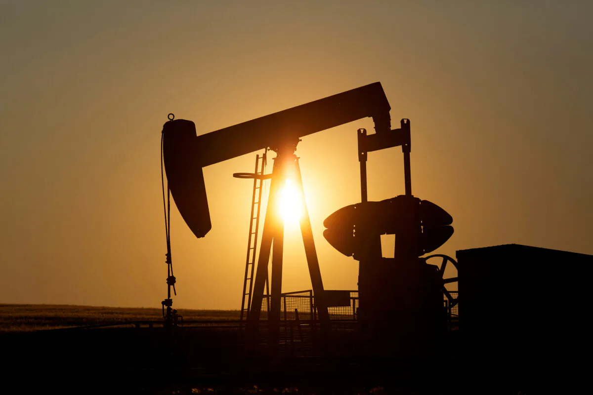 An oil pump jack pumps oil in a field near Calgary, Alberta, Canada on July 21, 2014. (Todd Korol/Reuters)
