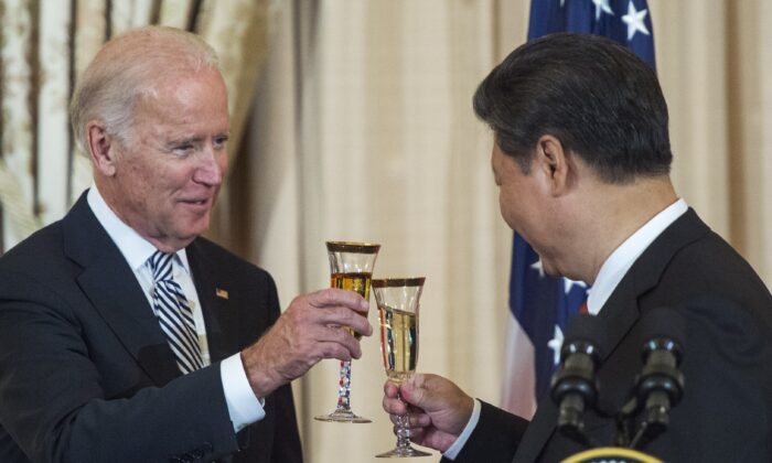 Then-Vice President Joe Biden and Chinese leader Xi Jinping toast during a State Luncheon for China hosted by U.S. Secretary of State John Kerry at the Department of State in Washington on Sept. 25, 2015. (Paul J. Richards/AFP via Getty Images)