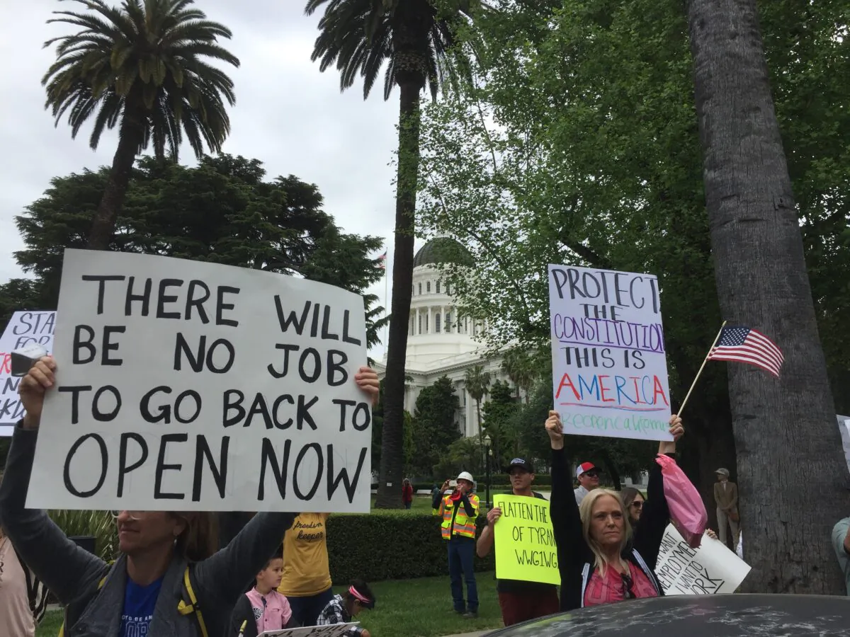 Hundreds of gather around the California State Capitol to protest against the statewide lockdown in Sacramento on April 20, 2020. (Laurie Gorham/The Epoch Times) 