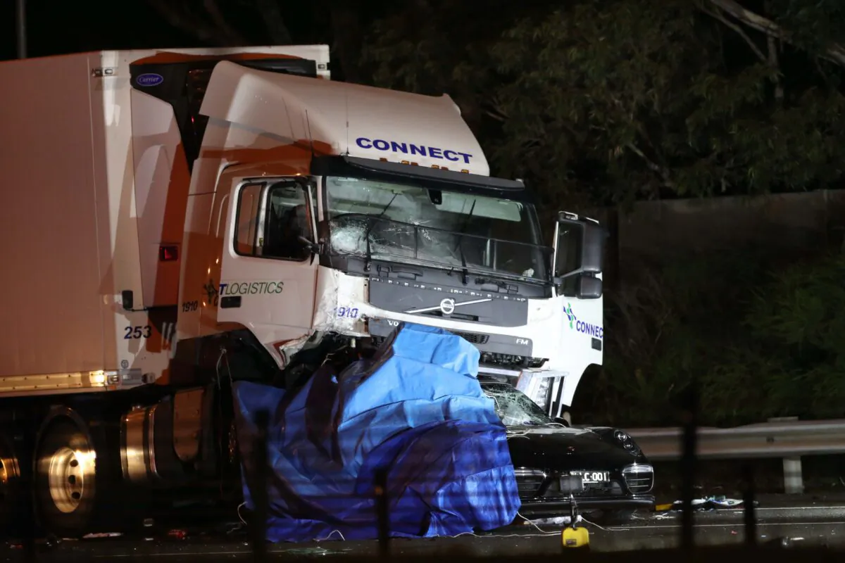 Emergency services respond to a collision on Melbourne's Eastern Freeway on Wed, April 22, 2020. (David Crosling/AAP Image)