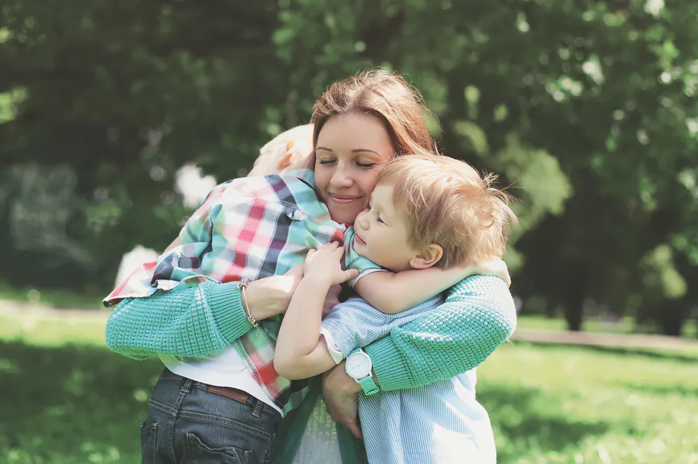 Generous hugging has a way of staving off squabbles and bickering. (Guas/Shutterstock)