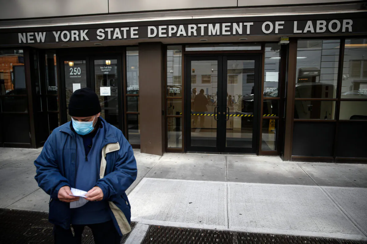 Visitors to the New York State Department of Labor are turned away at the door by personnel due to closures over CCP virus concerns in New York City, N.Y., on March 18, 2020. (John Minchillo/AP Photo)