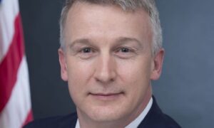 HHS Doctor Claims He Was Demoted Over Stance on Hydroxychloroquine