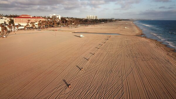 Empty-Santa-Monica-beach