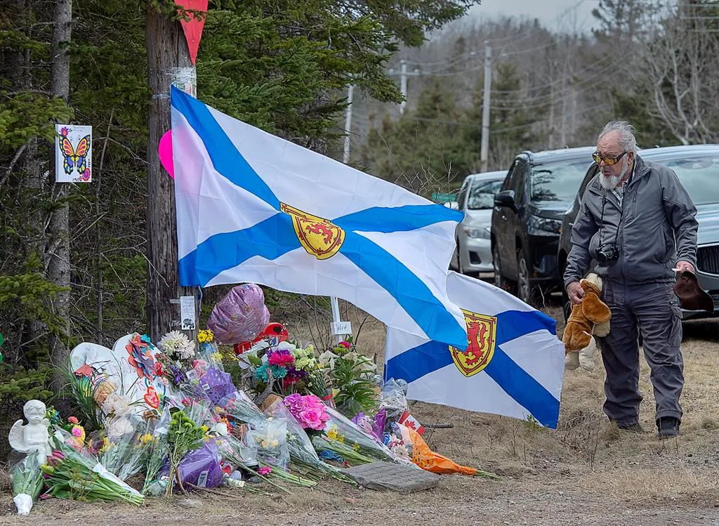 A man pays his respects at a roadside memorial in Portapique, N.S. on April 23, 2020. (The Canadian Press/Andrew Vaughan)