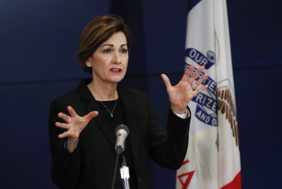Iowa Gov. Kim Reynolds updates the state's response to the CCP virus outbreak during a news conference at the State Emergency Operations Center, in Johnston, Iowa, on April 23, 2020. (Charlie Neibergall/AP Photo)