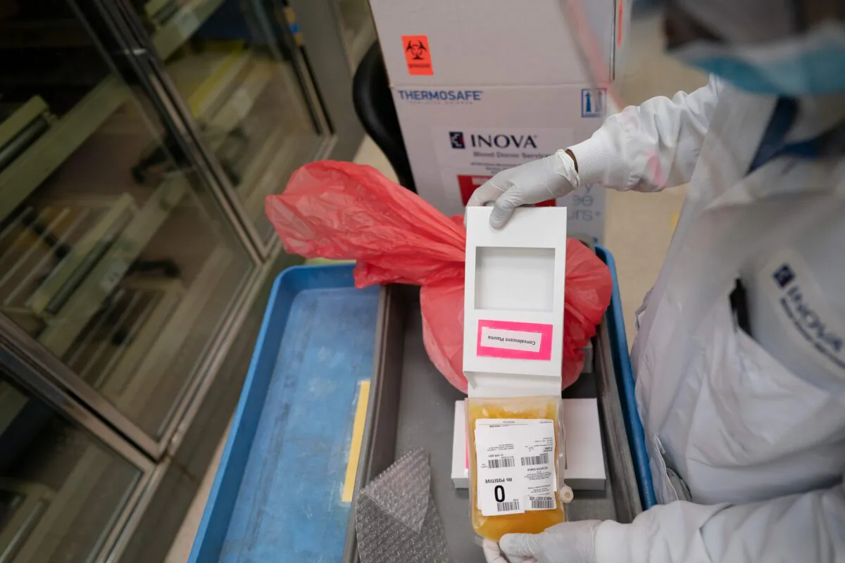 A lab technician freeze packs of donated convalescent plasma for shipping to local hospitals at Inova Blood Services in Dulles, Va., on April 22, 2020. (Alex Edelman/AFP via Getty Images)