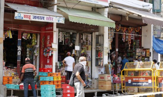 India Reopens Stores, Speeding Easing of Virus Lockdowns