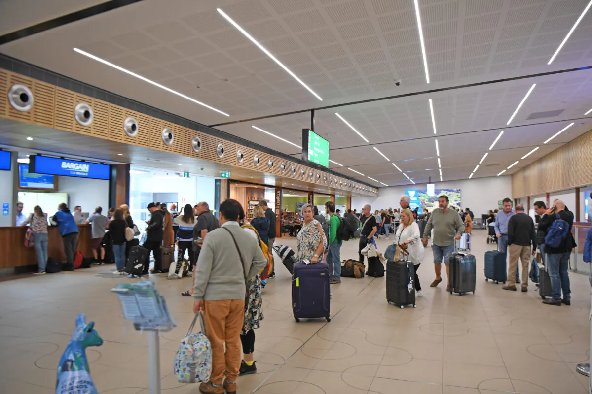 Passengers line up for hire cars at Hobart airport on March 19, 2020 in Hobart, Australia. (Steve Bell/Getty Images)